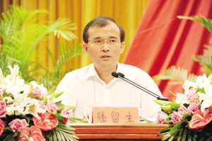 確保完成全年各項(xiàng)目標(biāo)任務(wù)——市委十二屆四次全體（擴(kuò)大）會(huì)議謀定下半年工作重點(diǎn)