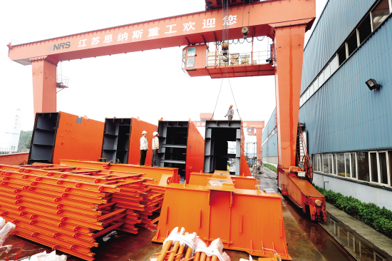 江蘇恩納斯重工機(jī)械有限公司建橋設(shè)備運(yùn)往韓國 