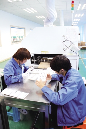 LED燈具“私人定制” 榮文庫柏專注于為客戶提供高質(zhì)量、高性能的產(chǎn)品及解決方案，成立僅兩年，已躋身同行業(yè)前列 