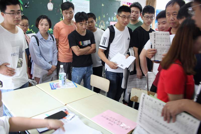 天公作美，2018太倉夏季畢業(yè)生招聘會(huì)圓滿落幕，網(wǎng)上專場(chǎng)繼續(xù)